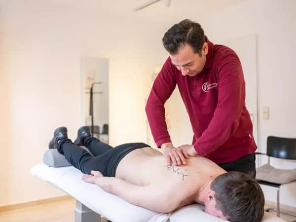 Gelenkblockaden lösen mit Manueller Therapie in Düsseldorf